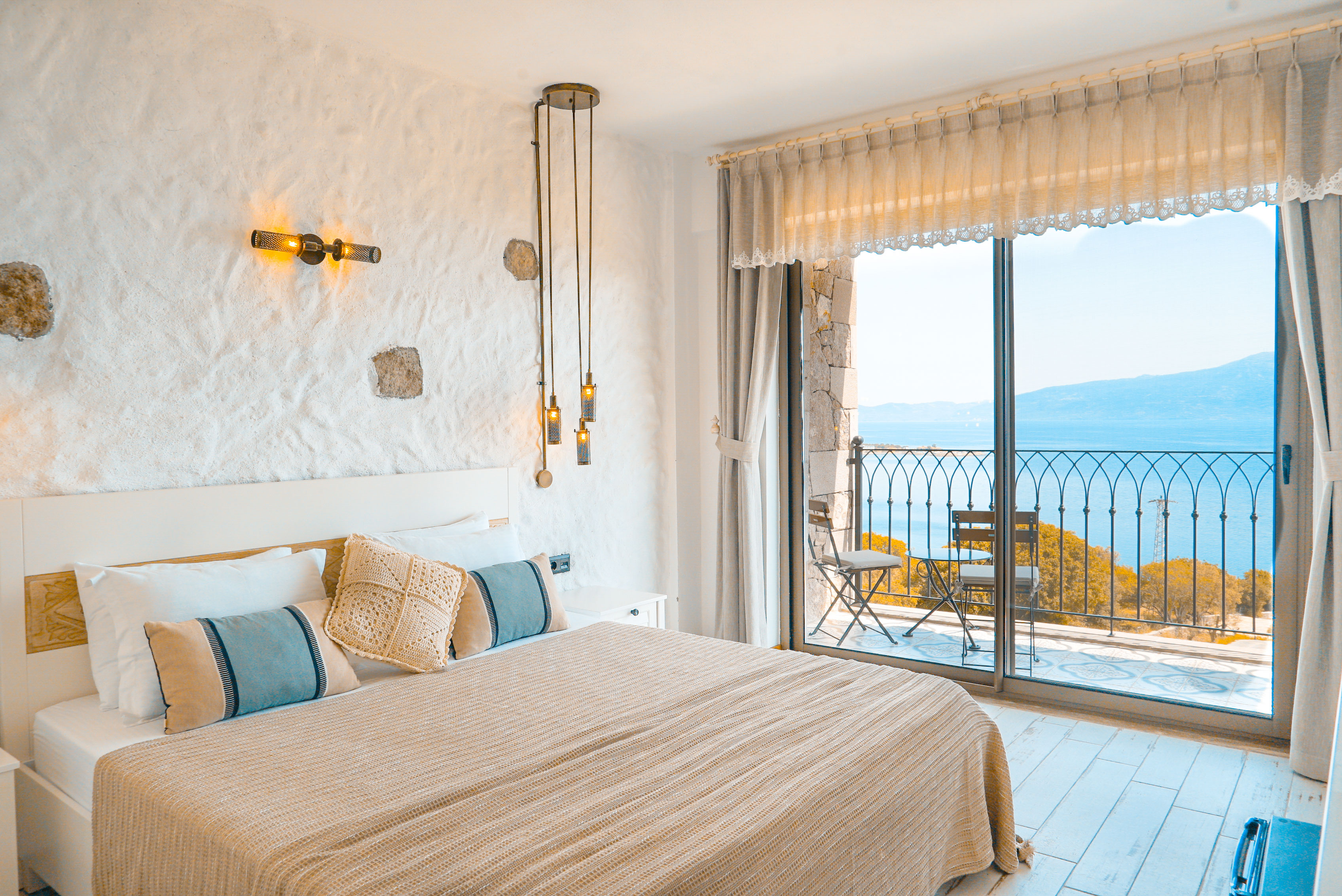 Deluxe Deniz Manzaralı Balkonlu Oda