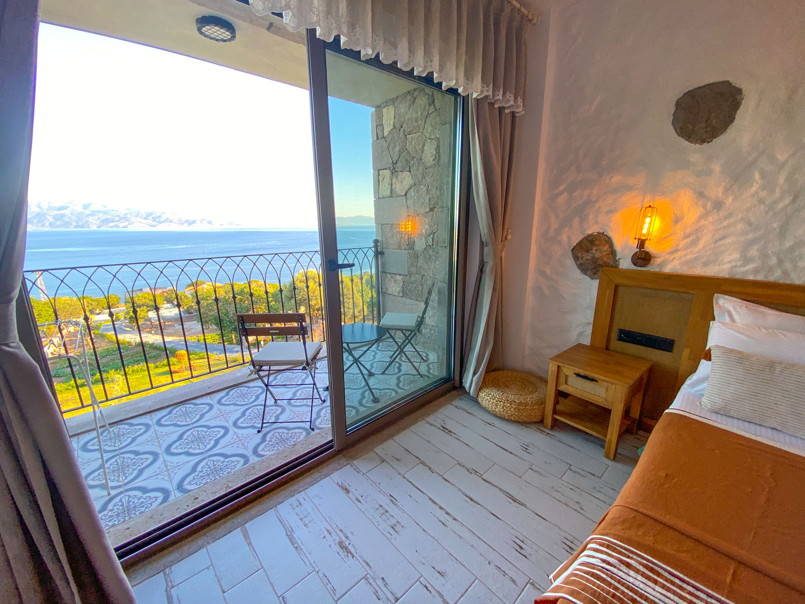 Deluxe Deniz Manzaralı Balkonlu Oda