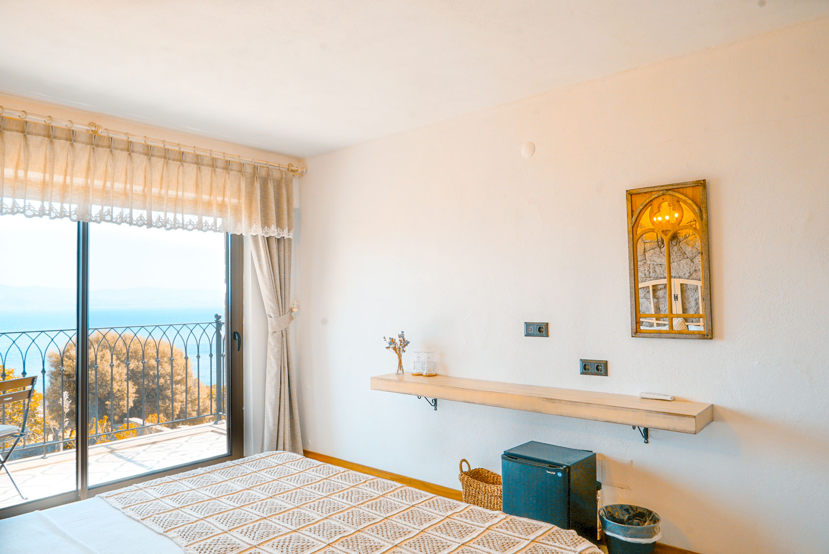 Deluxe Deniz Manzaralı Balkonlu Oda