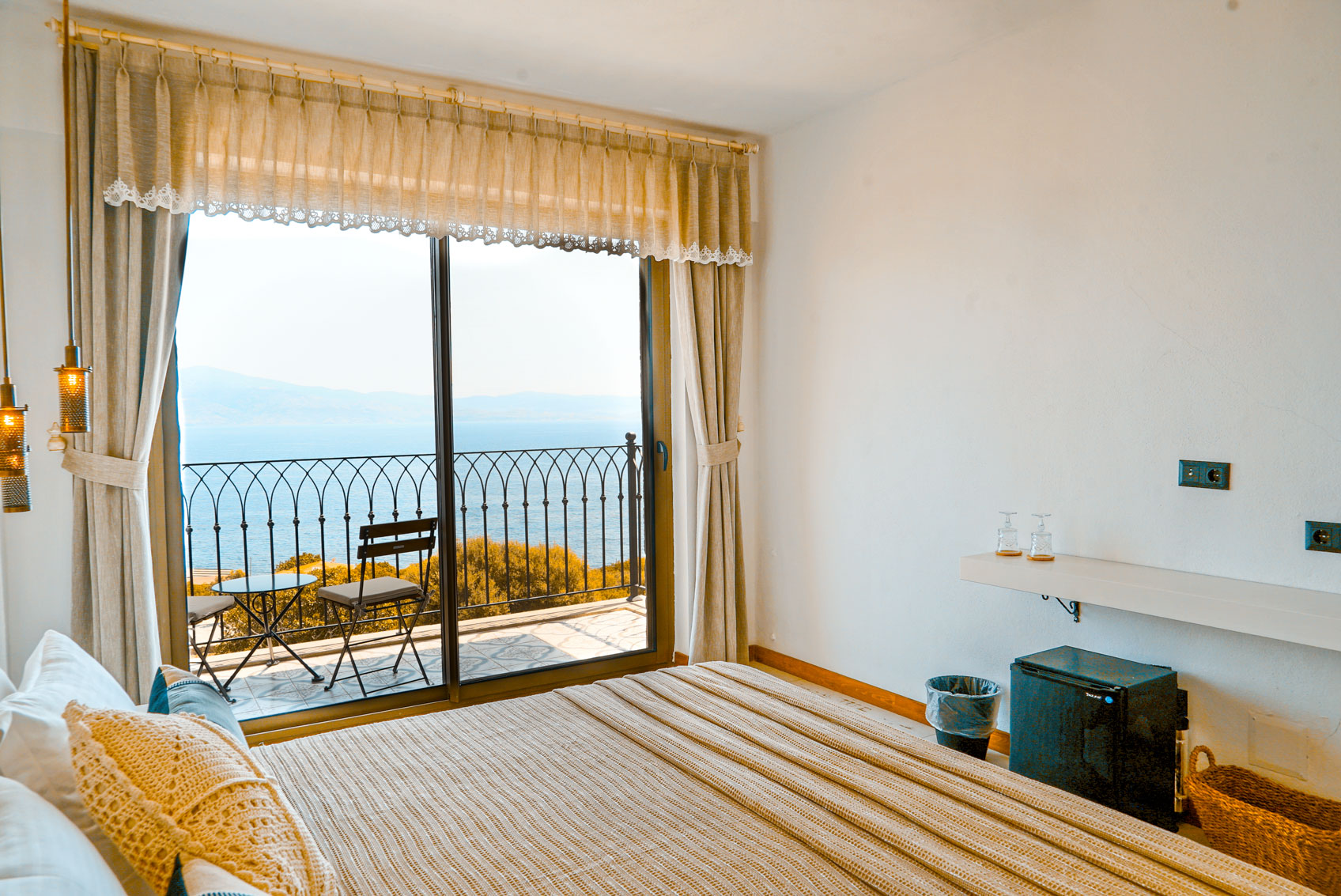 Deluxe Deniz Manzaralı Balkonlu Oda